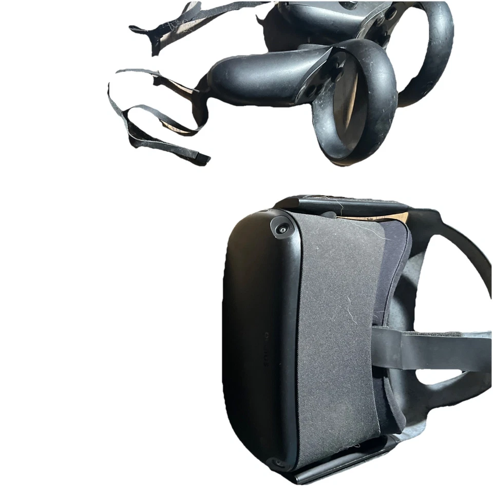 Oculus Quest 1 +  L and R Controllers - Image 1 of 1