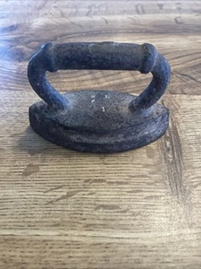 Vintage Sad Iron Antique Miniature Tiny Cast Iron Child Iron Pleat Iron - Picture 1 of 5