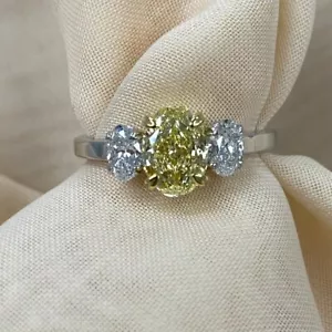 Bague de fiançailles 3 pierres 1,22 ct IGI jaune ovale diamant cultivé en laboratoire 14 carats 1,74 ctw - Photo 1 sur 19