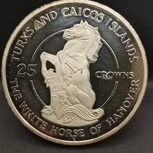 25 CROWNS ARGENT BE 1978 HORSE 25 ANS COURONNEMENT ELIZABETH II TURKS CAIQUES - Picture 1 of 2