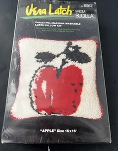 Vintage Bucilla Vera Neumann Apple 15" x 15" Latch Hook Pillow MCM Decor USA New - Picture 1 of 10
