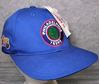 NUEVO CON ETIQUETAS De colección Philadelphia 76ers Sixers Snapback Gorra Gorra RARA 3D Logo Holográfico Foto 1 de 4