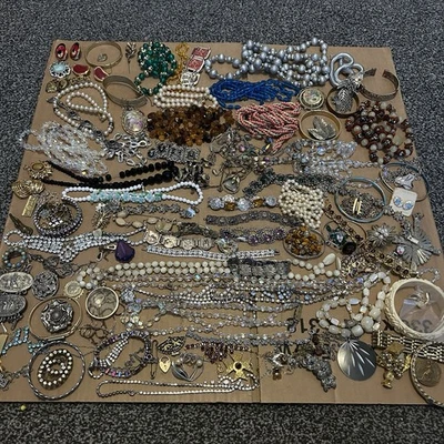antique vintage jewellery joblot Bundle Costume True Vtg 2.3kg - Image 1 of 4