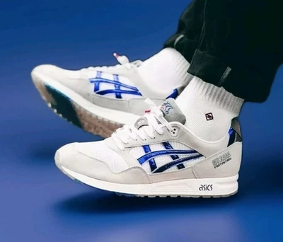 Asics x Footpatrol Gel Saga Gundam Anime Blanco Azul NUEVO Talla 12 Trusted Seller  Foto 1 de 4