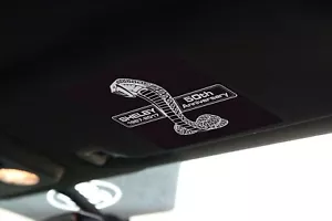 2015-2020 US Mustang (VCM_50TH) cubierta de vinilo etiqueta de advertencia para visera 50 aniversario - Imagen 1 de 2