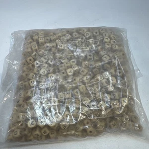 1000pcs/bag Cube Wood Beads with Initial 26 Letters 10mm Natural Square Alphab.. - Picture 1 of 2