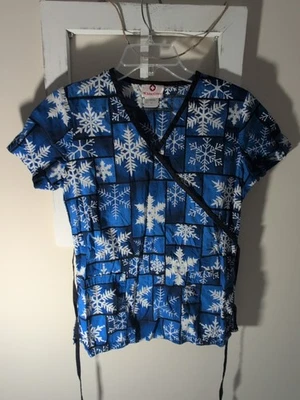 White Cross Winter Scrub Top Size Extra Small Womens - Image 1 of 4