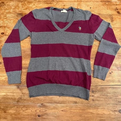 Suéter U.S. Polo Assn Borgoña Gris Rayas Clásico De Colección Y2K Cuello en V Mundial Med Usado en Excelente Condición Foto 1 de 4
