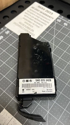 2007 2010 Volkswagen Touareg Multimedia Interface Module 5N0035342B - Image 1 of 4