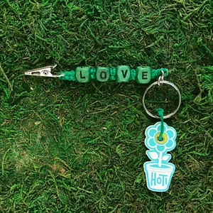 HOTI Hemp Handmade LOVE Green Beaded Keychain Roach Clip Wood ATM Card Grabber - Picture 1 of 3