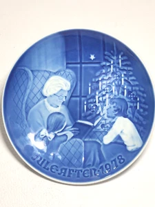 1978 Bing & Grondahl Copenhagen Porcelain Christmas Plate "Jule Aften" Grandma - Picture 1 of 5