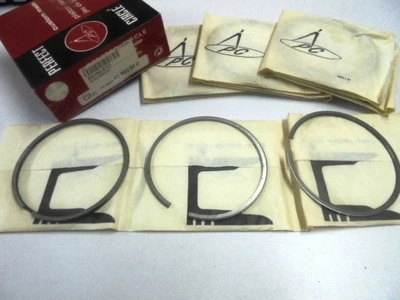 Jeu de segments piston Volvo 240 244 245 740 760 piston rings set Kolbenringe - Image 1 of 2