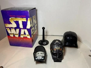 1997 Riddell Star Wars Trilogy Collection Miniature Helmet Darth Vader Box - Foto 1 di 7