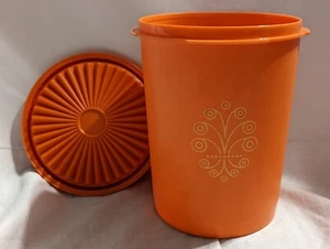Tupperware 5 Cup Servalier Canister w/ Lid, #811-4, Retro Orange, VTG- PRE-OWNED - Picture 1 of 10