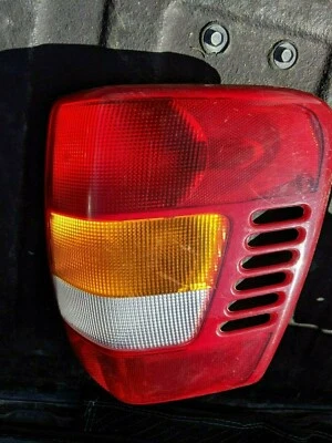 1999 2000 2001 JEEP GRAND CHEROKEE RH RIGHT PASSENGER SIDE TAIL LIGHT - Image 1 of 2