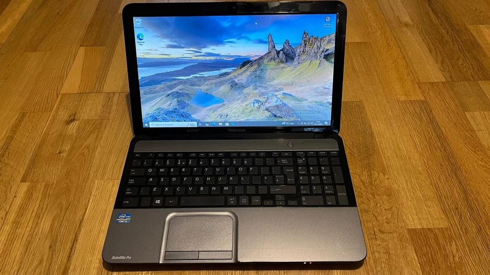 Toshiba Satellite Pro L850-1UJ, 15.6" Laptop, Core i3-3120M, 4GB RAM, 256GB SSD - Image 1 of 4