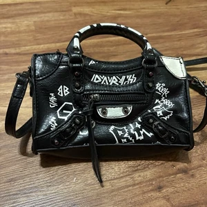 BALENCIAGA Graffiti The City schwarze Mini Leder Handtasche - Bild 1 von 12
