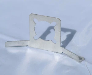 Codan 9350 Tuner earthing bracket - Foto 1 di 2