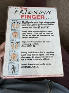 The Friendly Mittelfinger Blechschild TV-Serie Freunde 9x11 Zobie - Bild 1 von 2