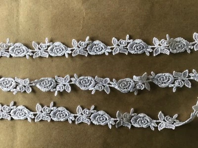 9 1/2 YDS LOVELY WHITE FLORAL RAYON VENISE LACE GALLOON - Image 1 of 2