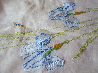 Nappe N°262 voilage fleurs brodées napperon sur-nappe 104 x 106 cm   - Photo 1/4