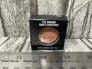 Auténtica sombra de ojos Mac Cosmetics marrón suave mate 1,5 g/,05 oz nueva envío gratuito - Imagen 1 de 3
