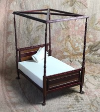 cama casa de muñecas