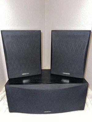 ¡Paquete Onkyo! (2) Altavoces de sistema de sonido envolvente central SKM-150S 9”x7” y (1) SKC-150C” Foto 1 de 4