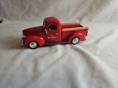 Литой под давлением пикап Ford Motormax масштаб 1:24 73234 - 1940 - красный дедушка #BXR - Изображение 1 из 4