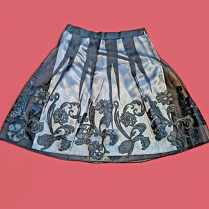 FALDA DE SEDA TAHARI RODILLA negra gris transparente gasa satinada bordada en capas 6 S 1E - Imagen 1 de 9