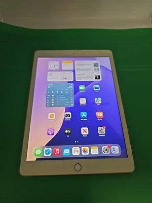 Apple iPad 7th Gen 32GB Wi-Fi 10.2 inch Gold   - Cracked Screen    (DK792 - Image 1 of 4