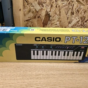 Vintage Casio PT-12 Mini Tastiera Elettronica Sintetizzatore Pianoforte NUOVO SCATOLA APERTA - Foto 1 di 16