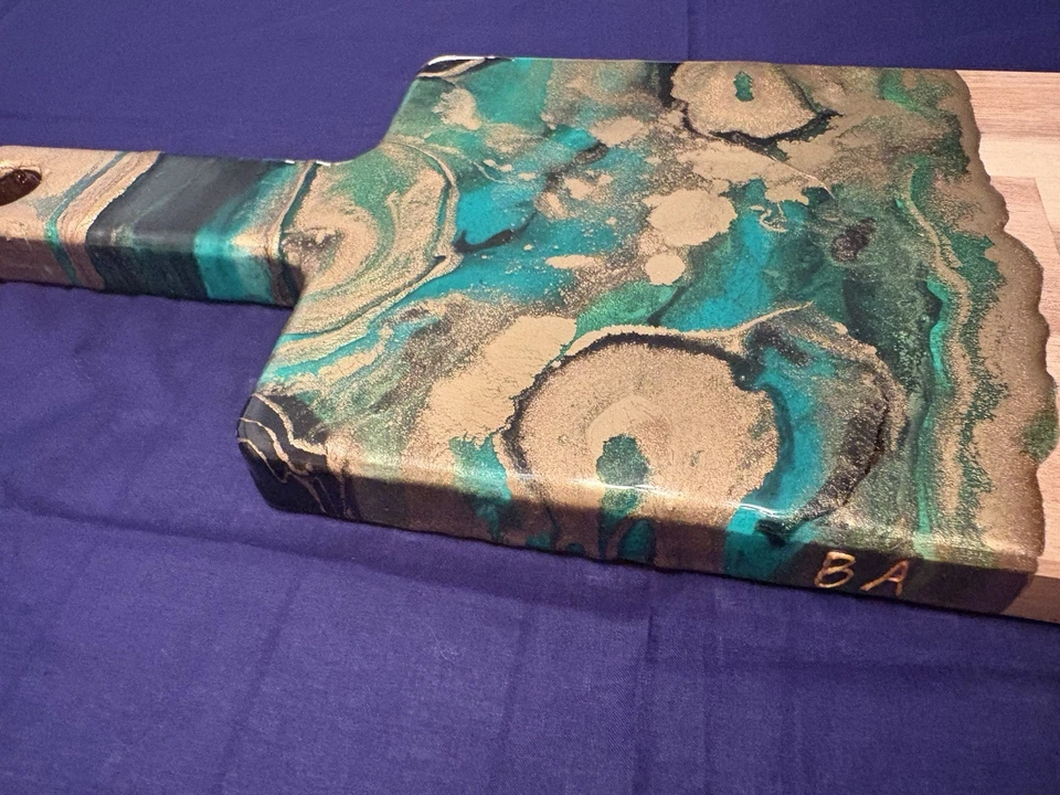 Tablero de queso grande de madera, charcutería/mantequilla de resina para servir con mango Foto 1 de 4