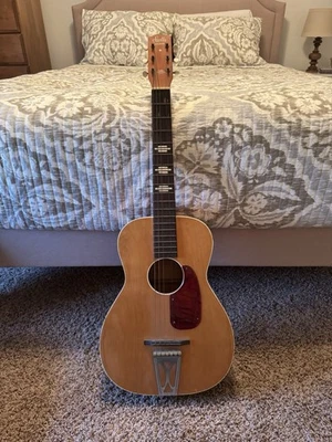 Harmony 1960’s H927 - “Stella” parlor -All Original-USA- Low Action- w/ Case - Image 1 of 4