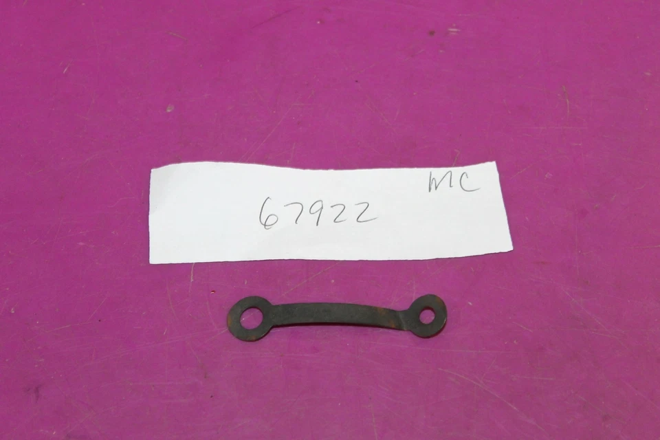 Placa de bloqueo de silenciador McCulloch NOS. Parte 67922. Adquirido en un concesionario cerrado. Foto 1 de 1