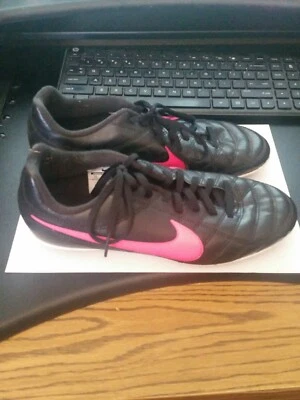 NIKE JUNIOR CHASER Girls Black Pink Soccer Cleats Size 5Y - Image 1 of 4