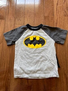 Preowned BOYS 4T Batman T Shirt with detachable cape gap summer dc - Picture 1 of 6