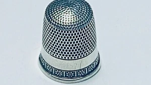 Identificación de dedal de ley vintage. Número 731 - Imagen 1 de 4