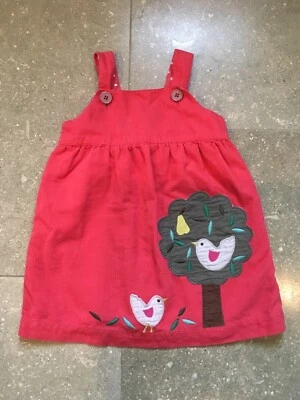 Mini Vestido Boden Infantil Meninas 12-18 Meses Veludo Pinnie Vermelho Pera Árvore Pássaros - Imagem 1 de 4
