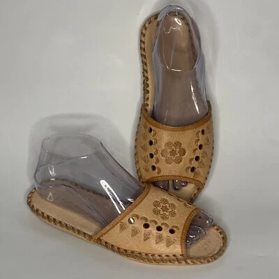 Sandálias femininas artesanais vintage tamanho 7 couro polonês mulas tamanho deslizante marcado na caneta - Imagem 1 de 4