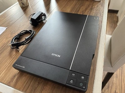 EPSON PERFECTION V33 FLATBED SCANNER COMPLETE WITH POWER SUPPLY AND USB - Image 1 of 3