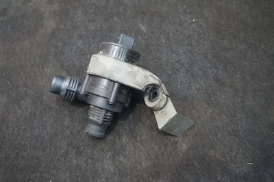 Bomba de agua adicional auxiliar 64116922699 OEM Rolls Royce Phantom 2004 Foto 1 de 4