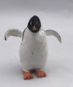 W.A.I. Wildlife Artists Inc. PENGUIN Adult Animal Bird Figure 1989 - Picture 1 of 4
