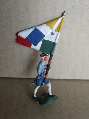 C396 Plat Etain Soldat Drapeau Replié Régiment de Touraine XVIII Siècle H 4.3 cm - Photo 1/3