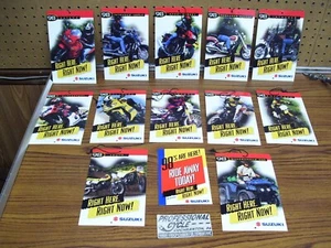Suzuki 1998 Händler Showroom Hängeetiketten 12 verschiedene RM TL Intruder Katana usw. - Bild 1 von 7
