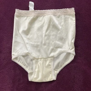 Vintage Lady Betty Ivory Lace Trim Nylon/Spandex Granny Panty Size Med NOS USA - Picture 1 of 6