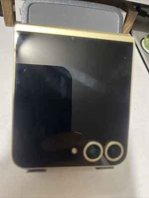 Samsung Galaxy Z Flip6 5G SM-F741U 256GB Damaged Part/notworking, Yellow, #DA18 - Image 1 of 4