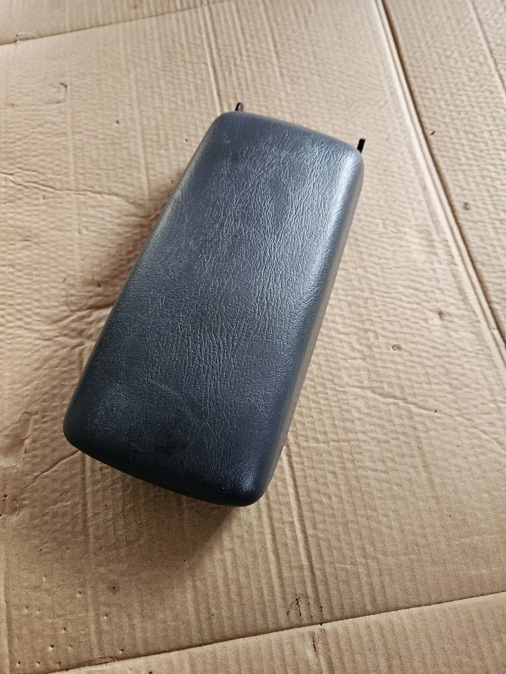 ☄️☄️ Apoyabrazos tapa consola central Toyota Celica 1990-1993 OEM NEGRO  Foto 1 de 4