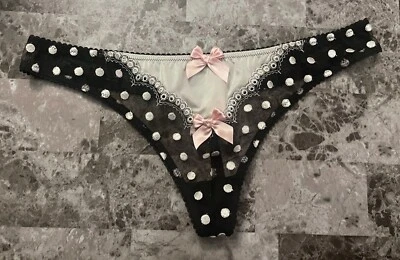 NUEVO CON ETIQUETAS BRAGAS VICTORIA'S SECRET L BLANCAS LUNARES LISAS LAZO ROSA RARAS CUERDA EN V Foto 1 de 4