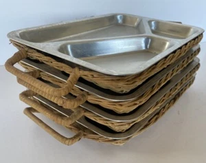 Set - 4 Vintage Mid Century Essen Tabletts mit Korbgeflecht Outdoor Party Landhaus Strand Pool - Bild 1 von 8